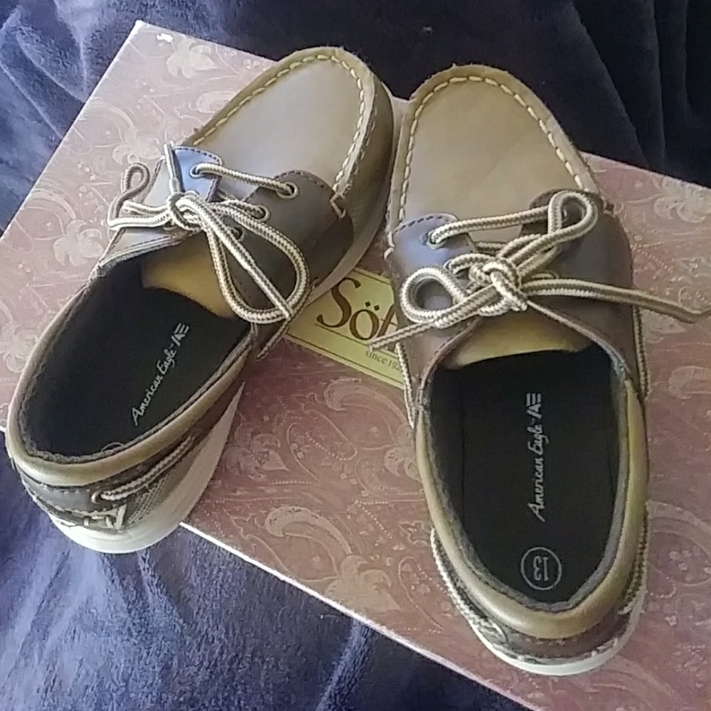 American Eagle boys size 13 shoes